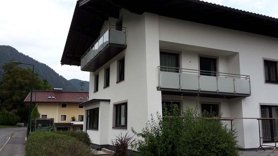 Moderner Geländer-Balkon vom Kunstschlosser in Salzburg